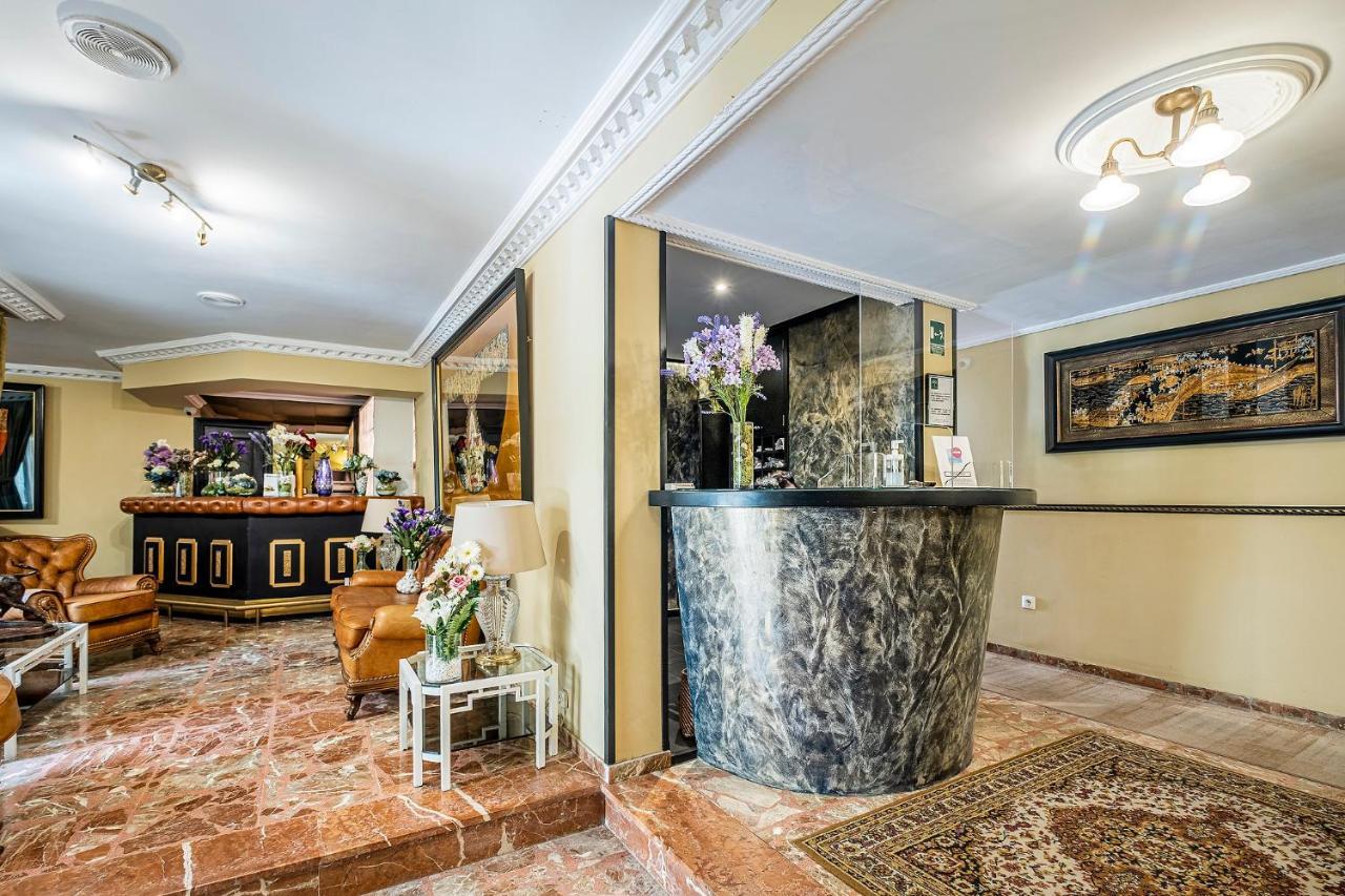 Hotel Хинес Экстерьер фото