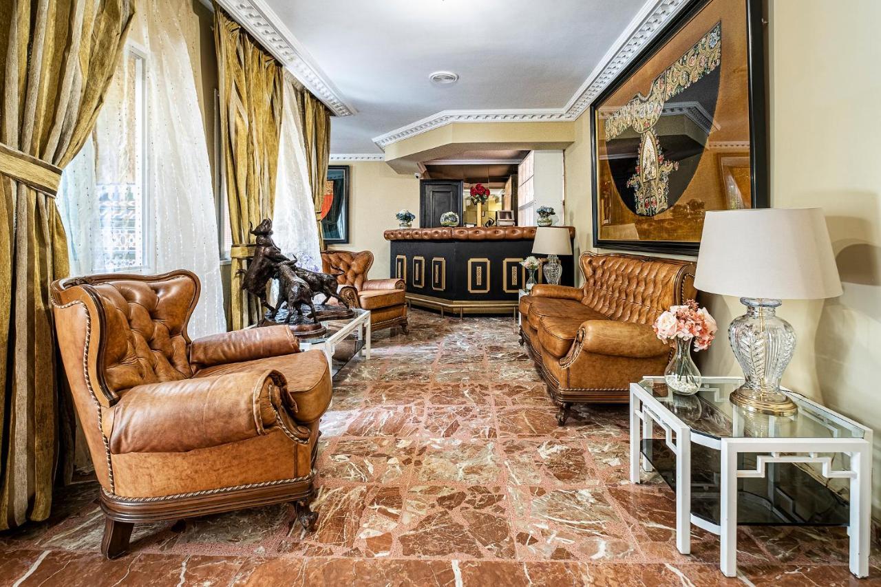 Hotel Хинес Экстерьер фото