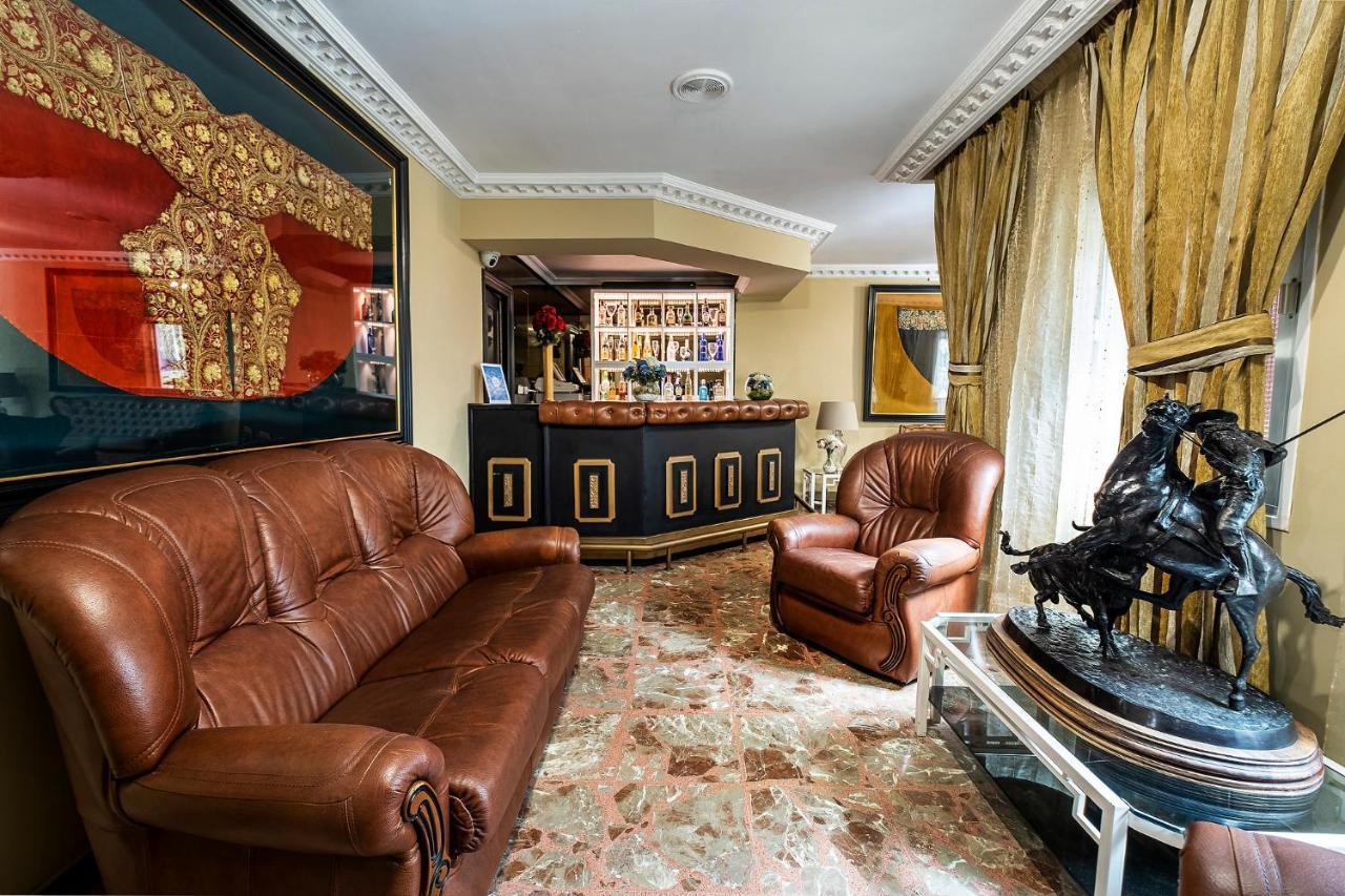 Hotel Хинес Экстерьер фото