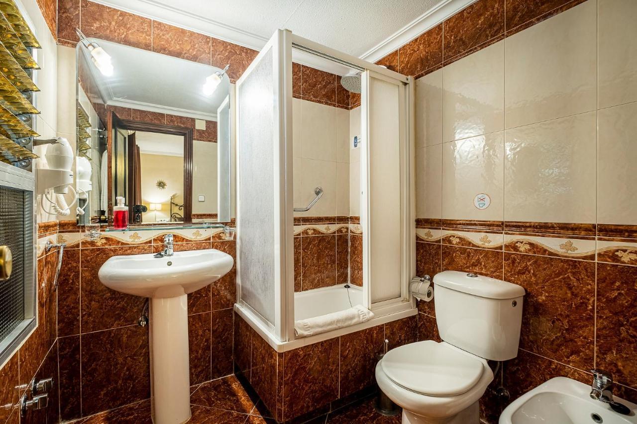 Hotel Хинес Экстерьер фото
