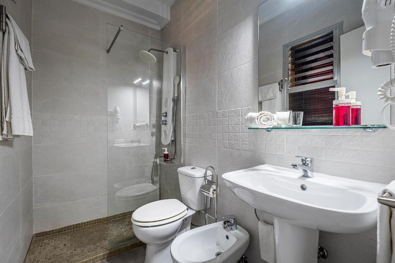 Hotel Хинес Экстерьер фото