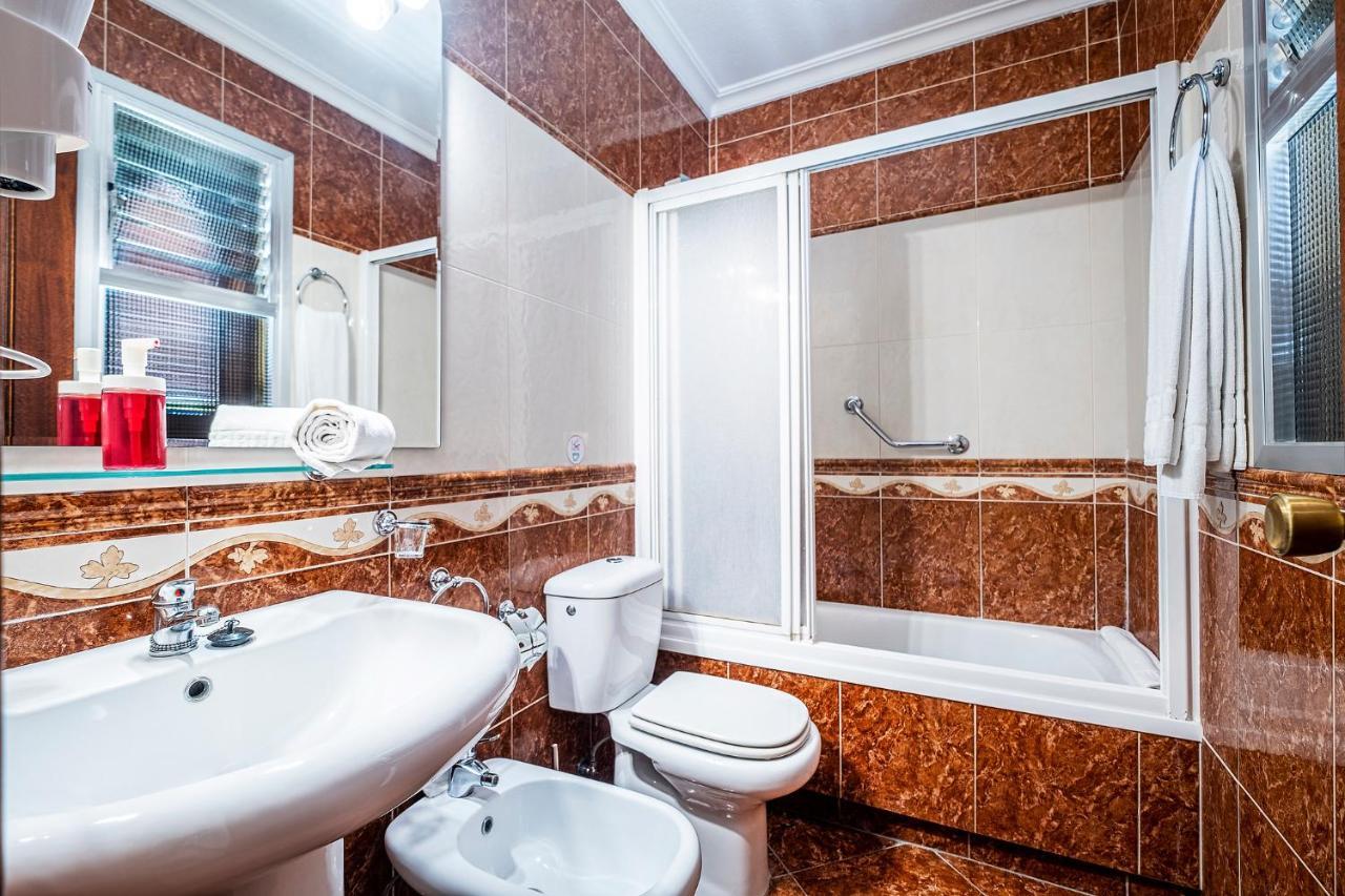 Hotel Хинес Экстерьер фото
