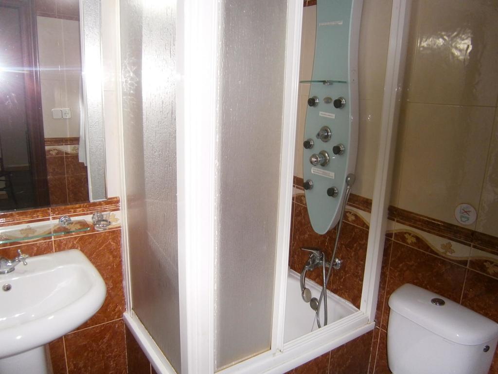 Hotel Хинес Экстерьер фото