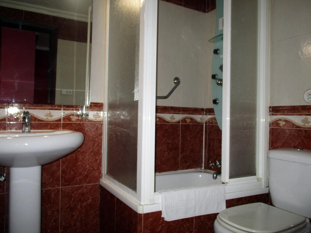 Hotel Хинес Экстерьер фото