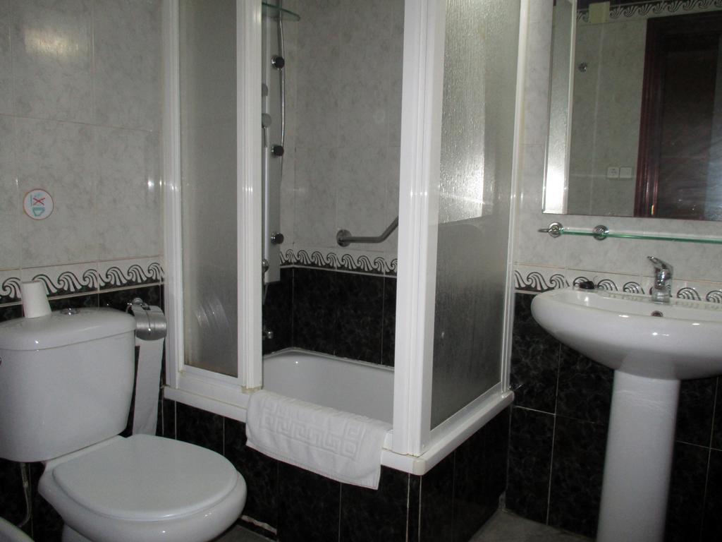 Hotel Хинес Экстерьер фото